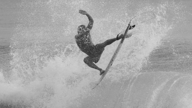 Muere Pedro Tanaka, bicampeón universitario de surf