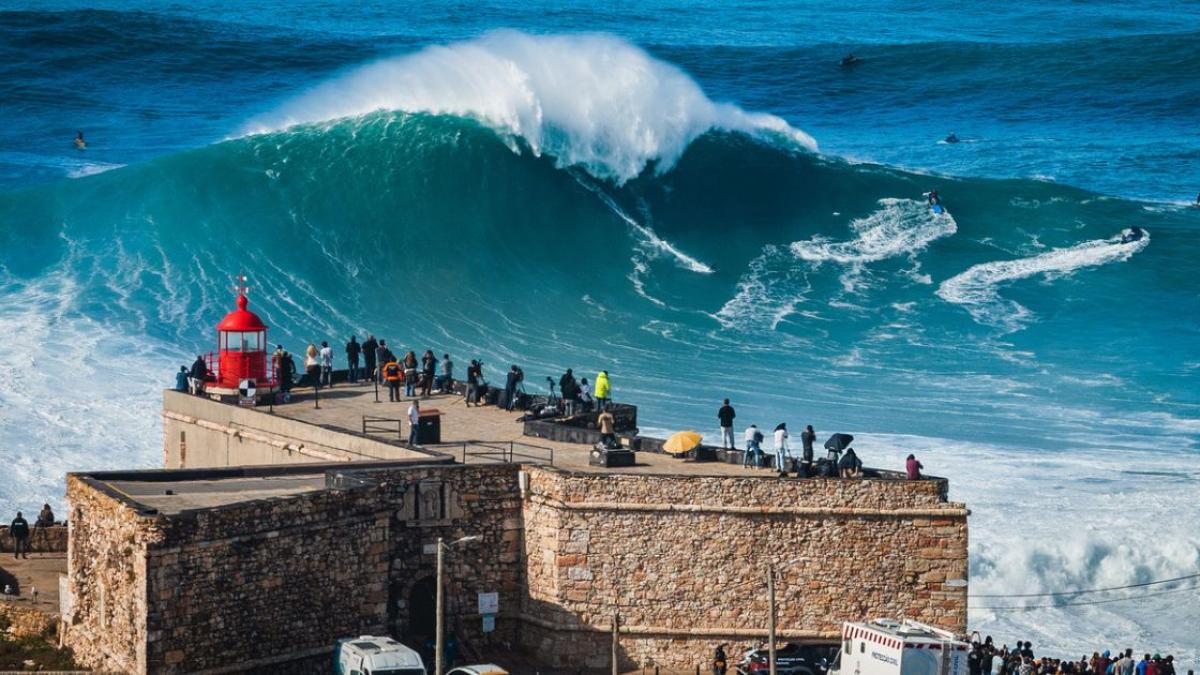 ¿Por qué se surfean olas gigantes en Nazaré y no en las playas de alrededor?