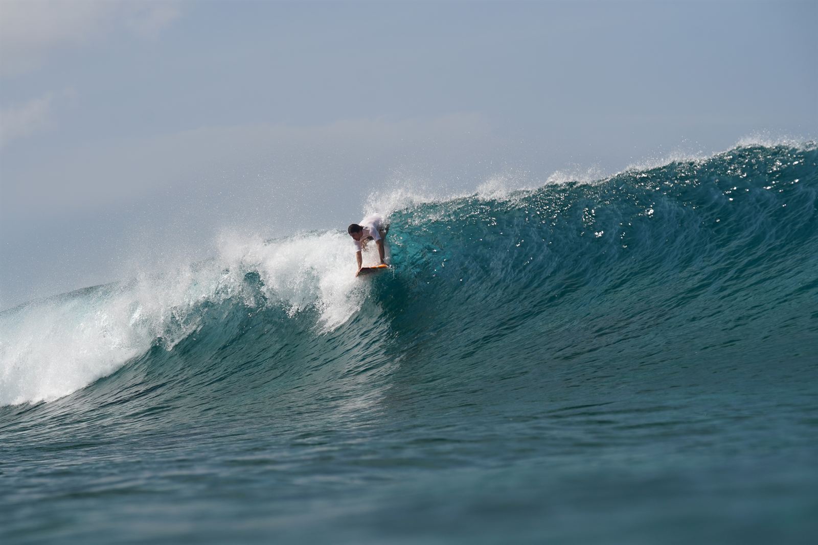 Tubo de surf en Maldivas